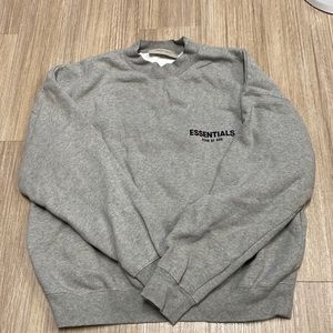Essentials Gray Crew Neck (small)